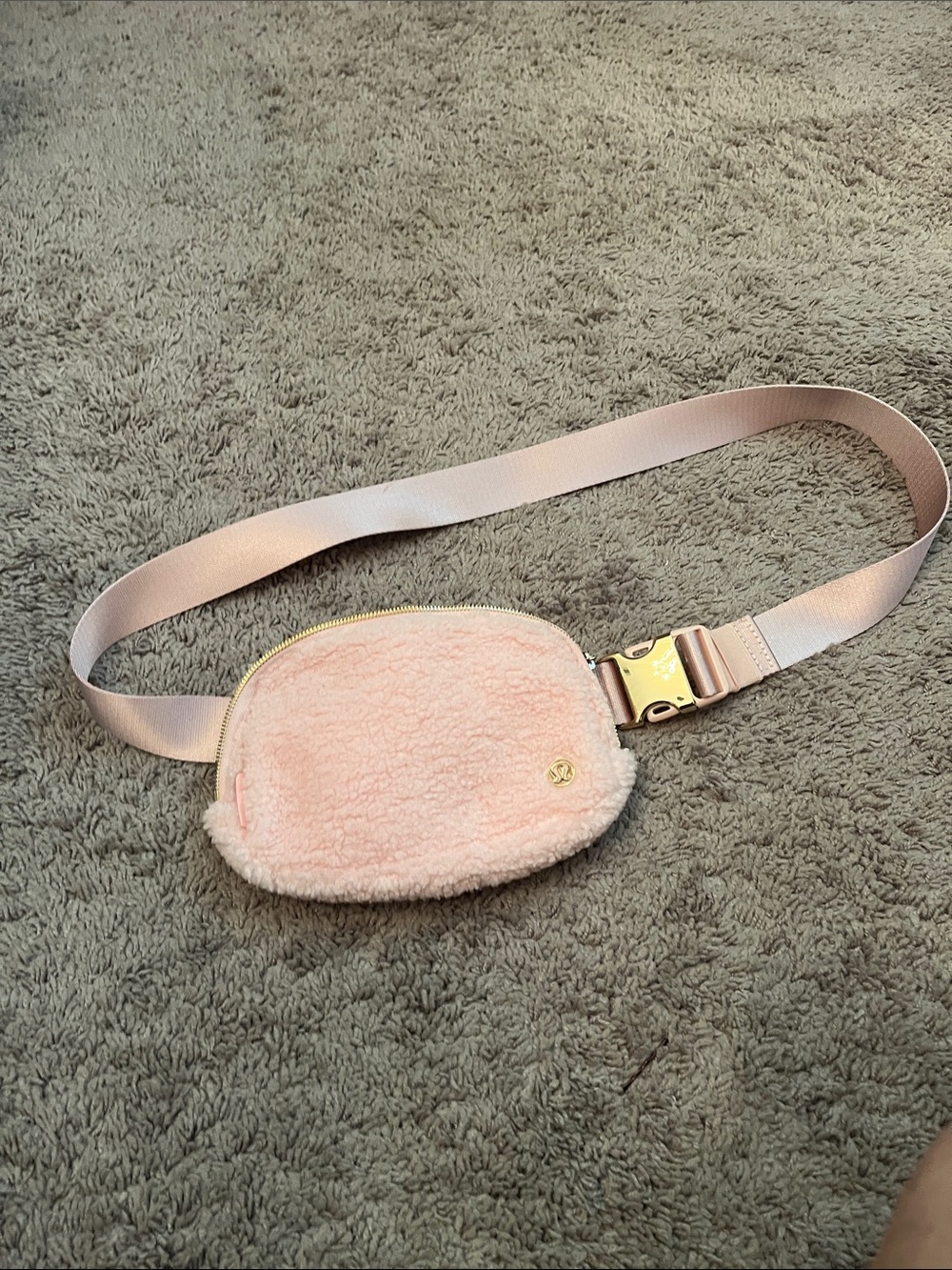 Lululemon fur belt .
